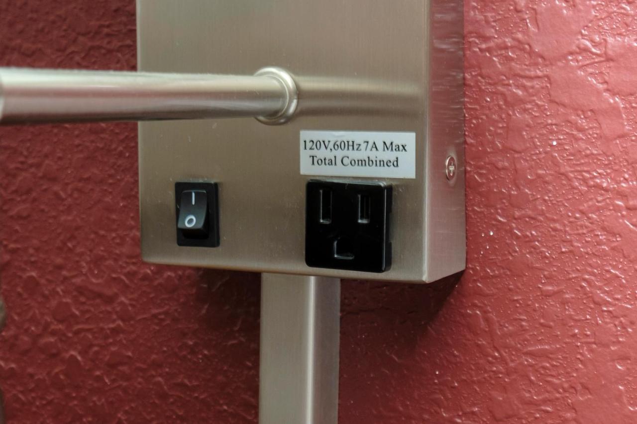 Red Roof Inn Хилсвил Екстериор снимка