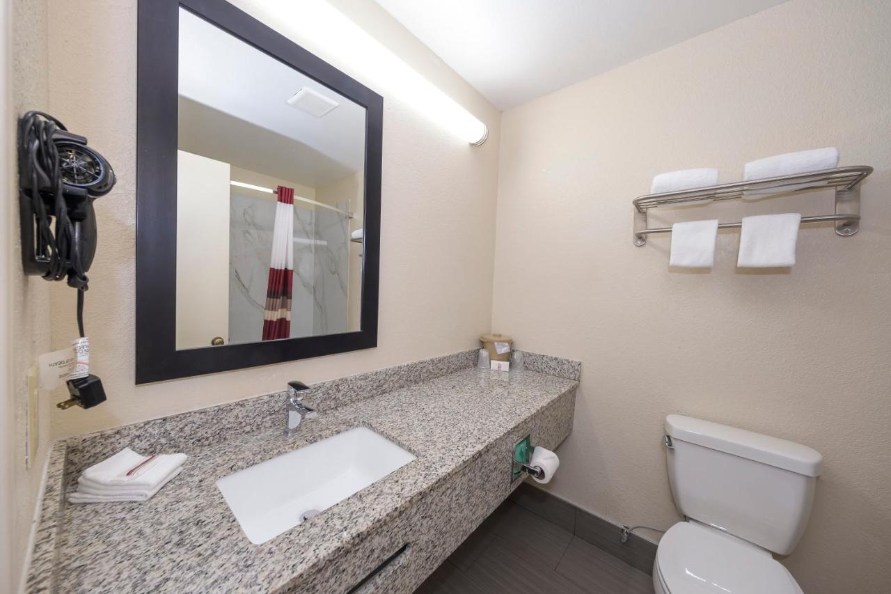 Red Roof Inn Хилсвил Екстериор снимка