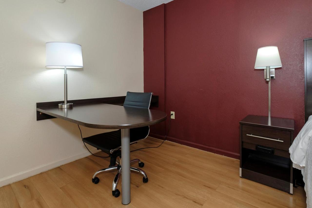 Red Roof Inn Хилсвил Екстериор снимка